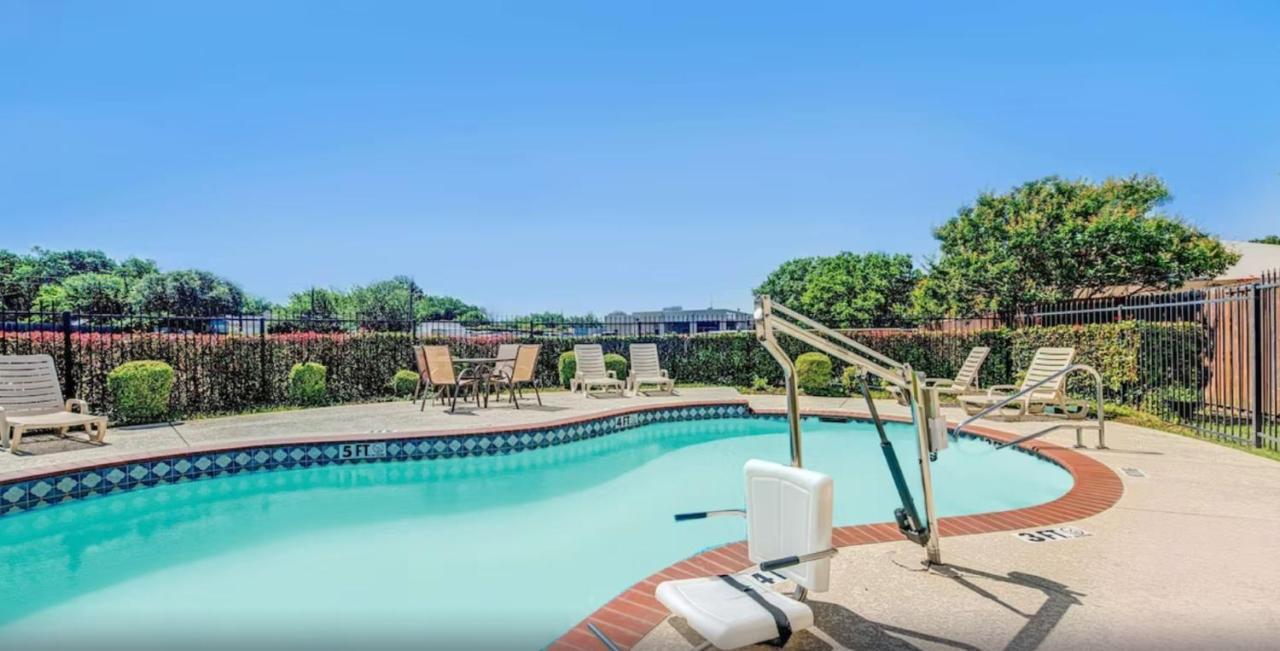 Super 8 By Wyndham Mckinney/Plano Area Extérieur photo